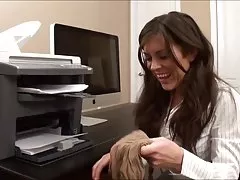 Фурията (супер phat задника!!) прецака в мрежести чорапогащници