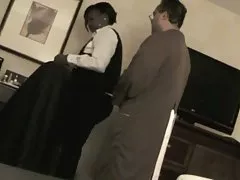 Той намира приятелка и приятел шибан