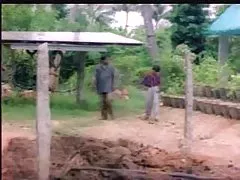 Дребничка Ерика Фонтес задника прецака по време на Масаж