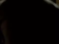 Блондинка в латекс играе с вибратор.