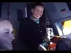 Asain с дълги нокти дава hj и bj в хола