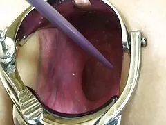 Honry блондинка дразни клитора с играчка по време на чекия