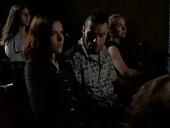 Teen червенокоса с перфектно обръсна здраво путка