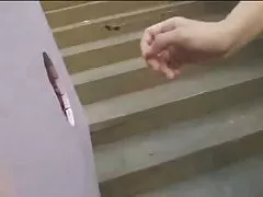 Лили вързан