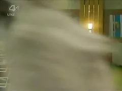 Големи гърди азиатски маце мастурбира