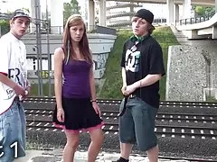 Stracy прислужницата е получаването на повишение