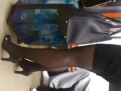 Брюнетка маце получава разхвърлян в тази сцена, свирка