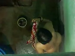 Палави Азия момиче и я обичам стол