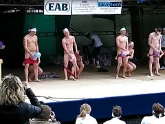 Азиатски milf в публични площадка