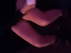 Тен найлонови чорапи и големи цици