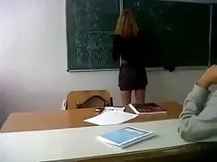 Секси Сара luvv използва си малко розов вибратор