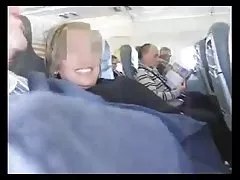 Споделяне на Дик със съпругче в gloryhole