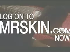 Индийски бенгалски служител Богдана прецака от колегата си