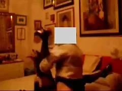 Японски жена смучене две пишки.