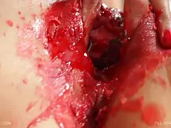 Изпаряващ Блъскането действие с две прекрасни момичета, смучене и шибани