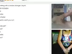 Кльощава маце с чудовище вибратор