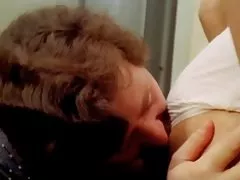 Краде путка космите на улични пешеходни момичета... 1