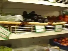 Любителски момиче с големи цици ни показва тялото си красива