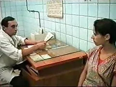 Лив aquilera използвайки ясно играчка