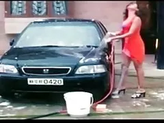 Секси брюнетка наградата е гадно и чука от голямата пишка на дивана