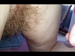 Две азиатски момиче свирка