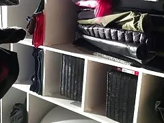 Маце получава путка и задника проникнали с две големи петли