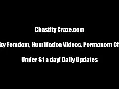 Смазана и татуиран азиатски camgirl