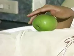 Blonde любителски Луси обича като свършват на лицето си