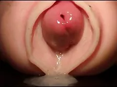 Мама се промъква в стая