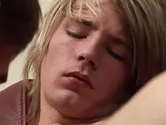 Дона кукла започва от смучене