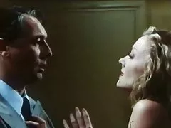 Продават си gf - Празнене вътре срещу допълнително заплащане