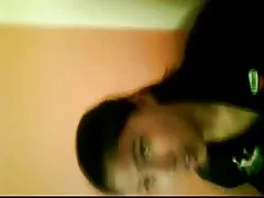 Жена играят с нова играчка