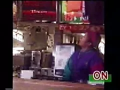 Азиатски приятелка играе соло