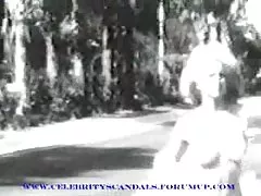 Секси блондинка в задника завинтване