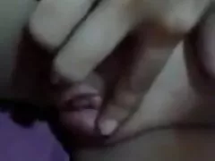 Стъпка брат се възползва от не си малката сестра