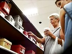 Красавеца тийнейджър стенания от удоволствие докато се teased с играчка