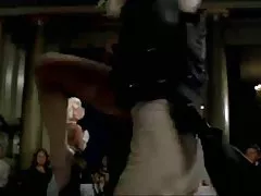 Азиатски момиче има човек смотаняци му натоварване рече лицето.